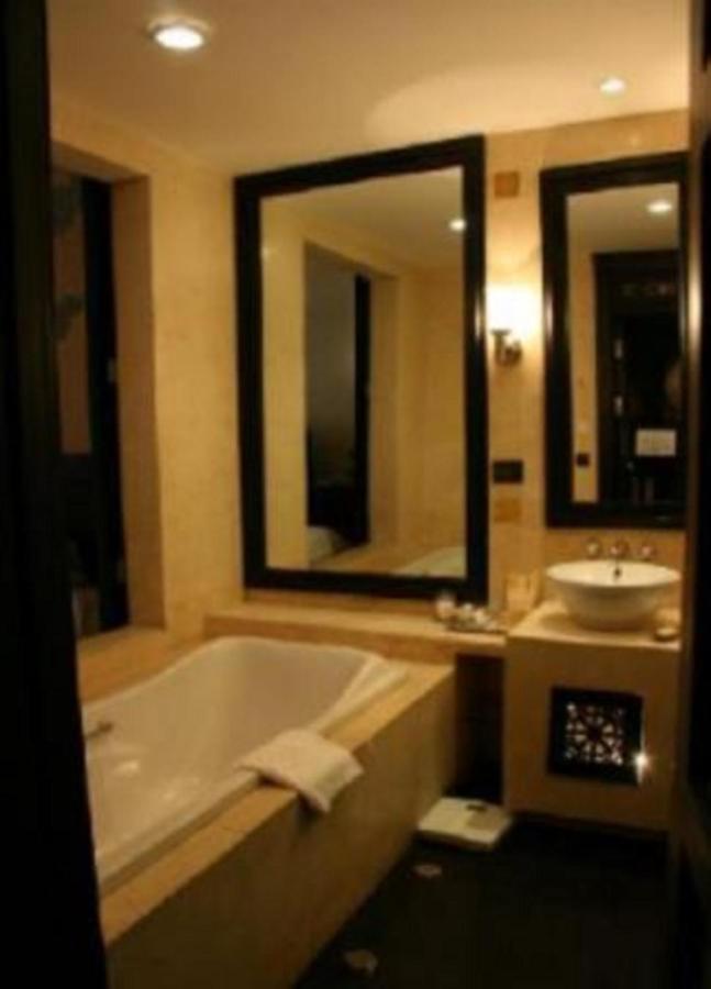 Pemako Hotel Тхимпху Екстериор снимка