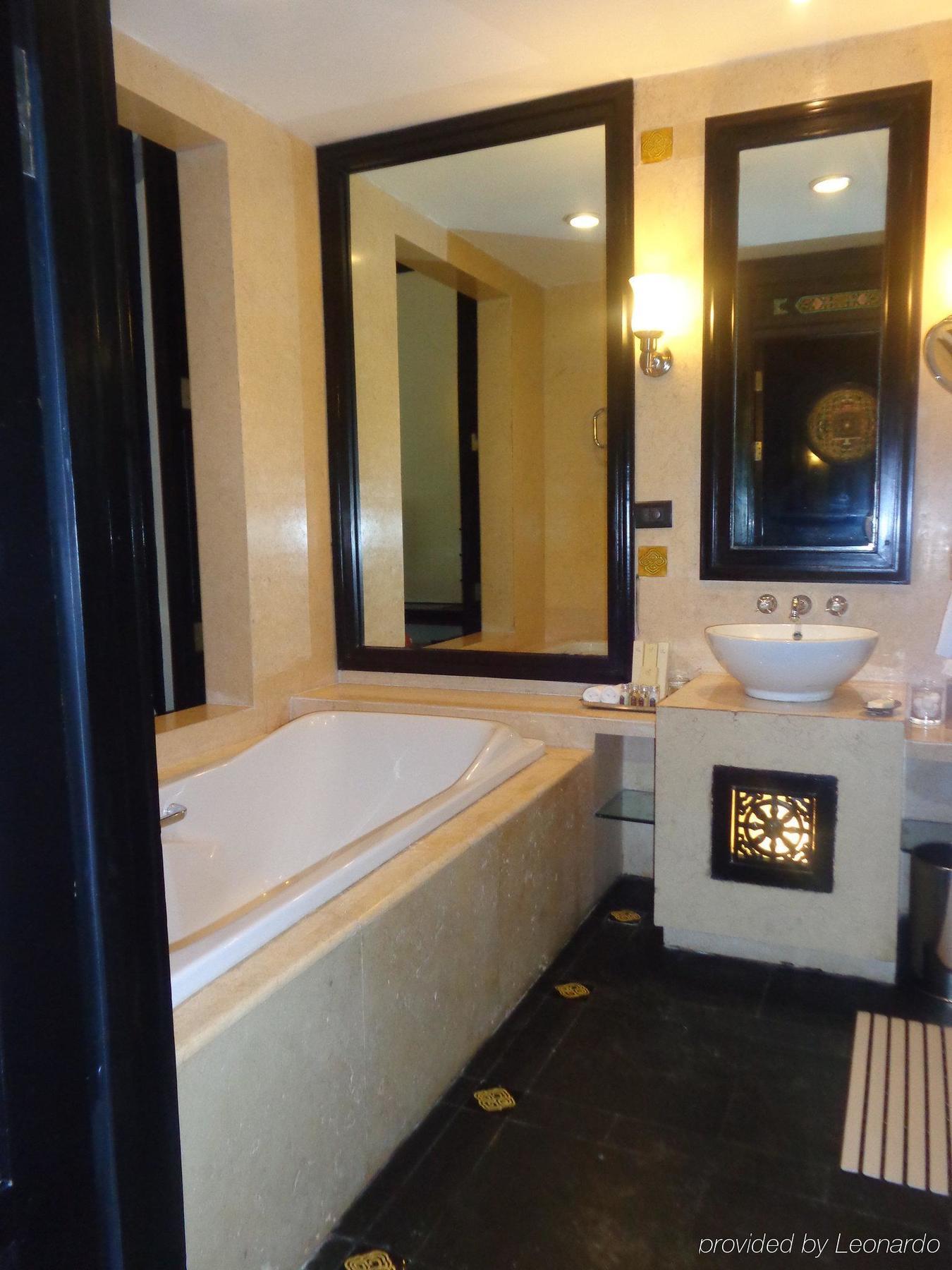 Pemako Hotel Тхимпху Екстериор снимка