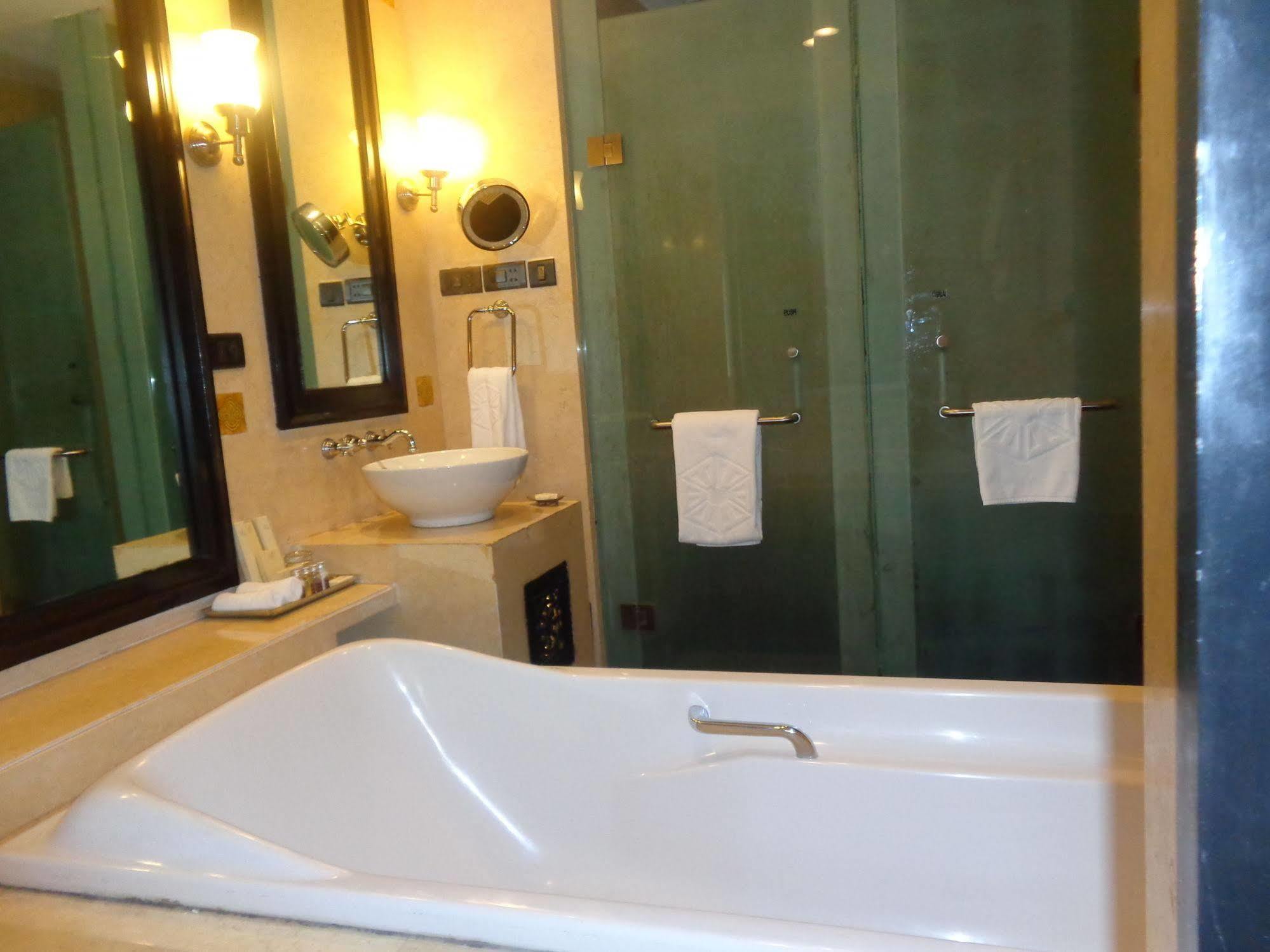 Pemako Hotel Тхимпху Екстериор снимка